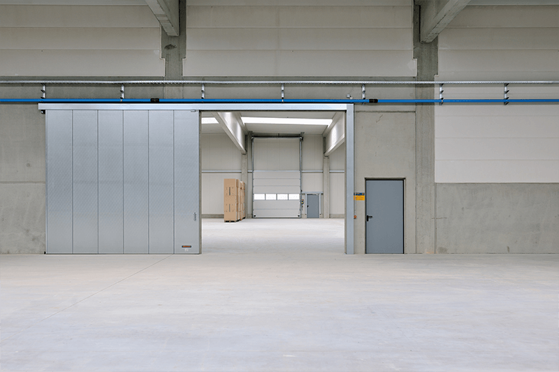 Brandschutztor in einer Lagerhalle - Hersteller Hekatron